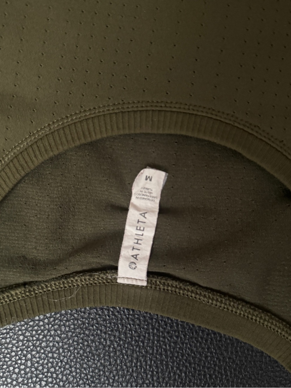 Athleta In Motion Seamless T size Medium - Picture 7 of 8